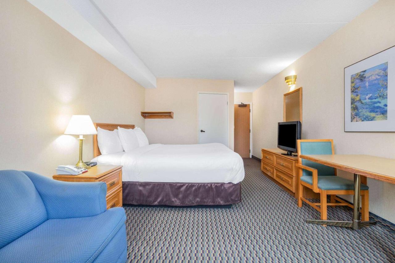 Travelodge By Wyndham Bridgewater Exterior photo