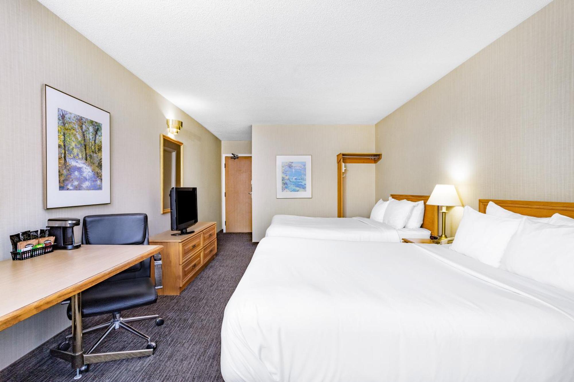 Travelodge By Wyndham Bridgewater Exterior photo